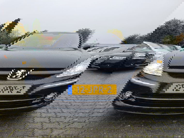Peugeot 607
