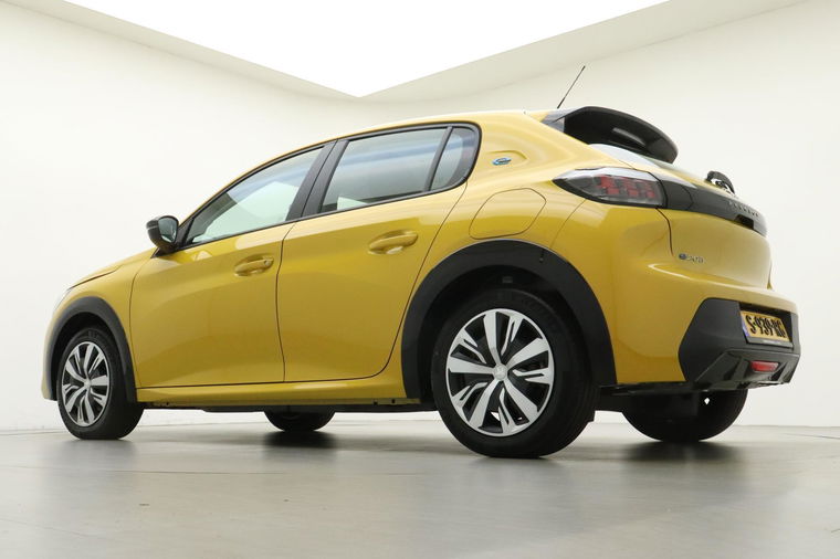 Peugeot e-208