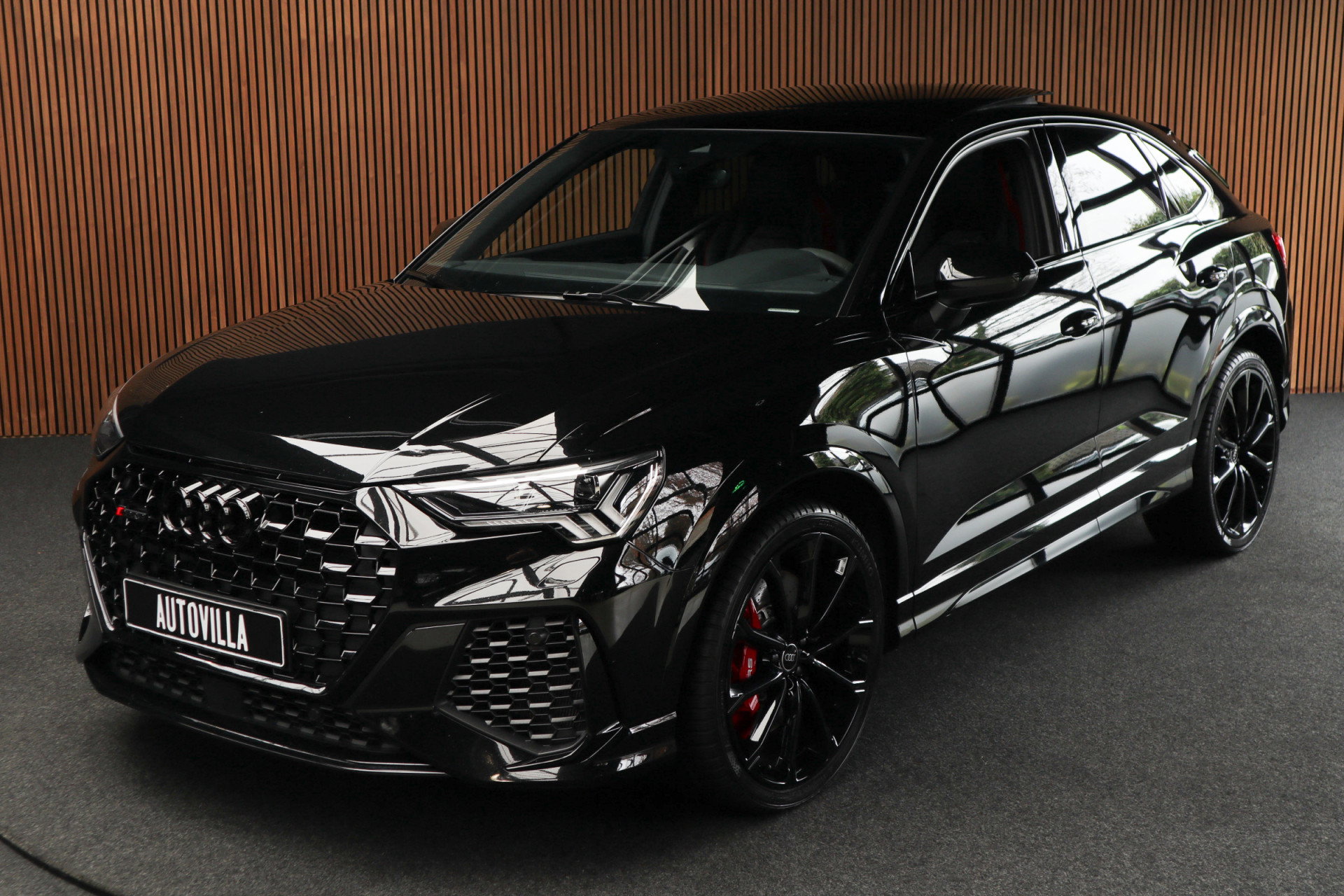 Foto van Audi RSQ3
