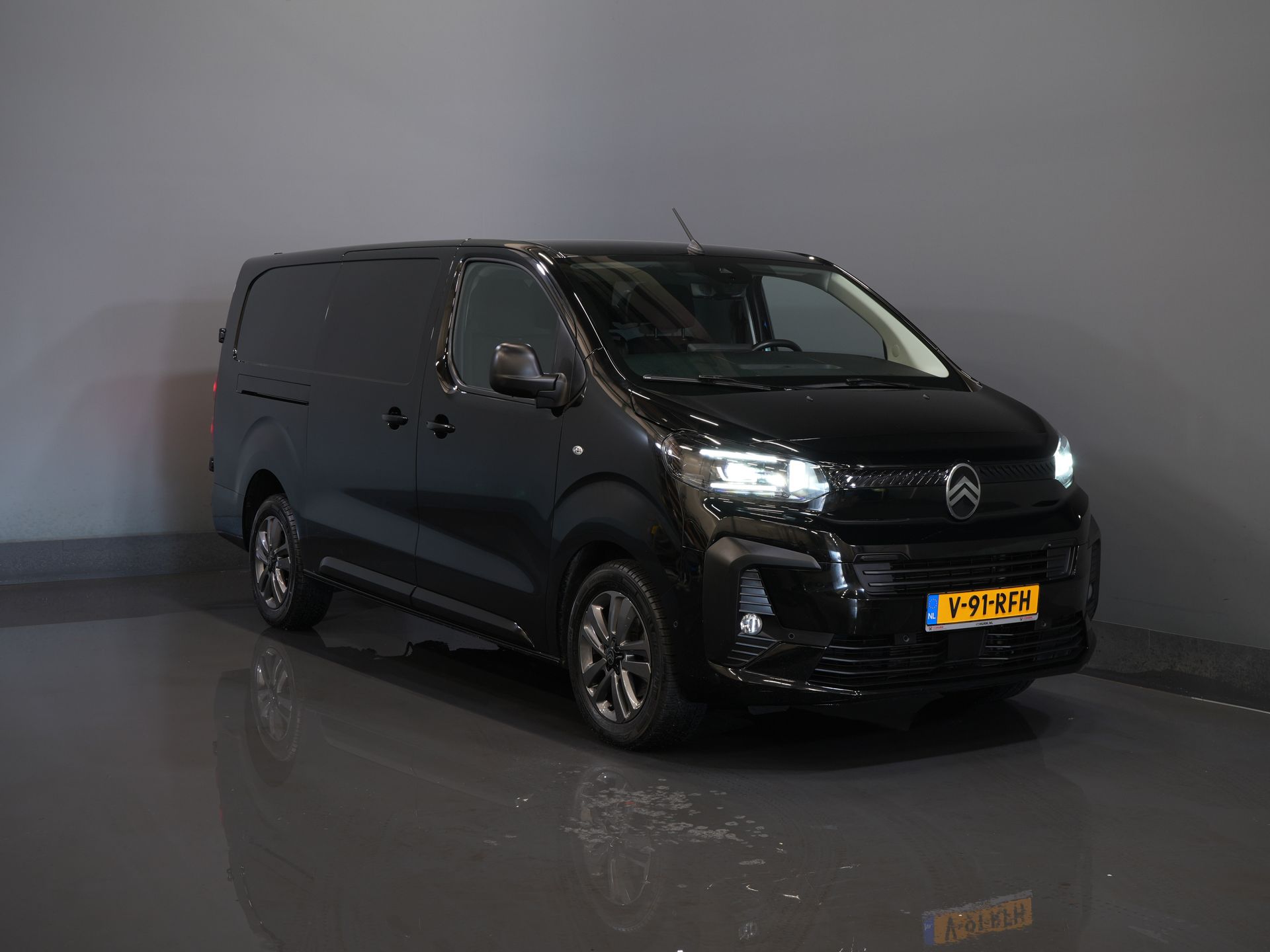 Citroën Jumpy 2.0 HDI 180 pk Aut. LED/ Standkachel/ Keyless/ Stoelverw/ Stuurverw./ Carplay/ Climate/ Camera/ PDC/ Cruise/ Trekhaak/ LMV