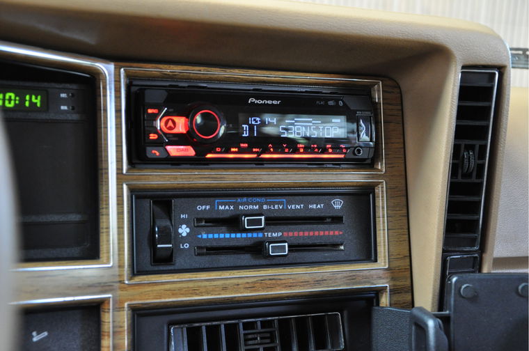 Jeep Wagoneer