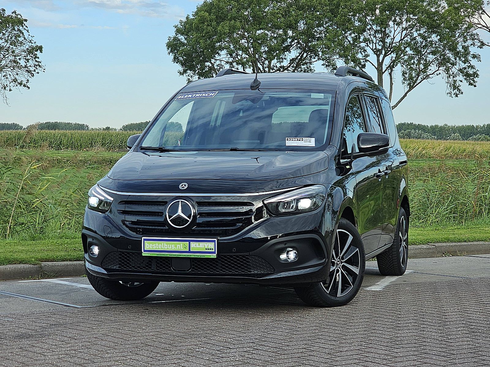 Foto van Mercedes-Benz EQT