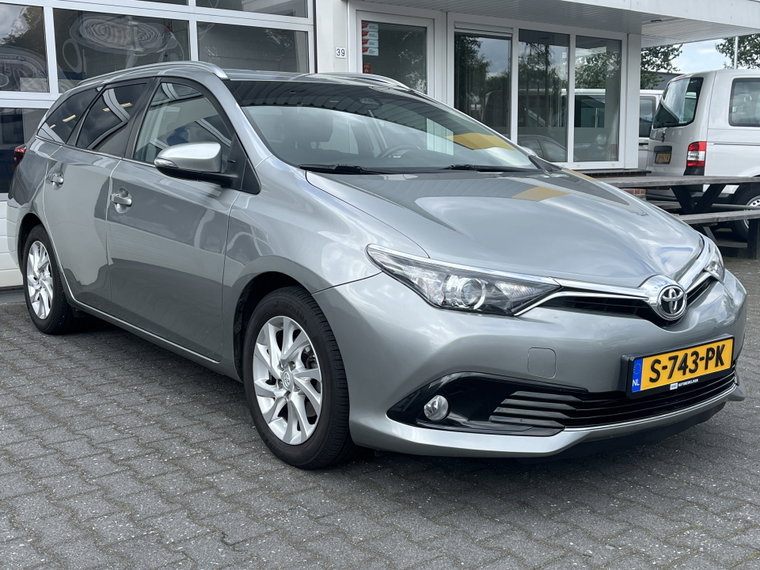 Toyota Auris foto 1