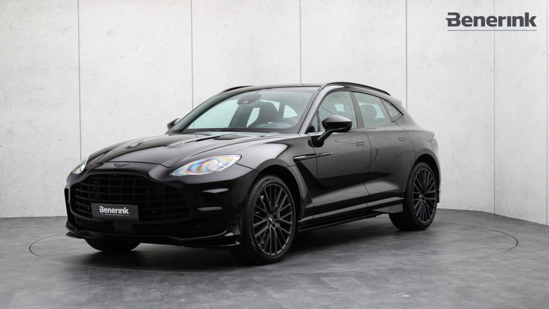 Foto van Aston Martin DBX