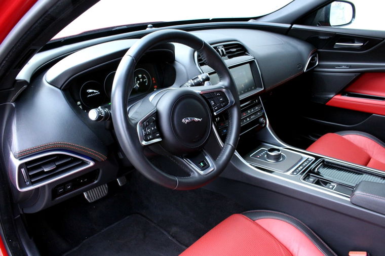 Jaguar XE