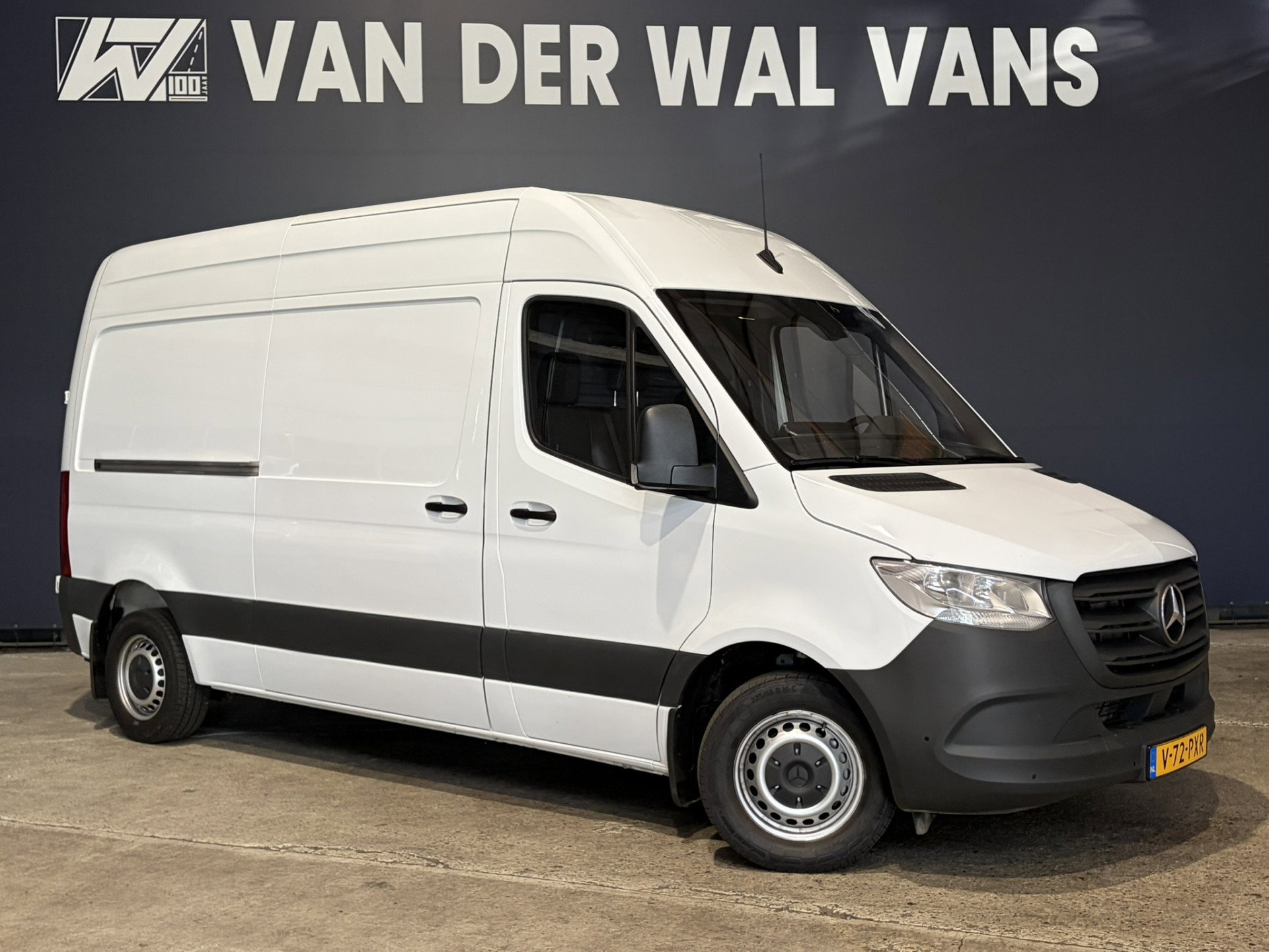 Mercedes-Benz Sprinter 315 CDI 150pk L2H2 Euro6 Airco | Camera | Apple Carplay | Cruisecontrol | Chauffeursstoel | Leder