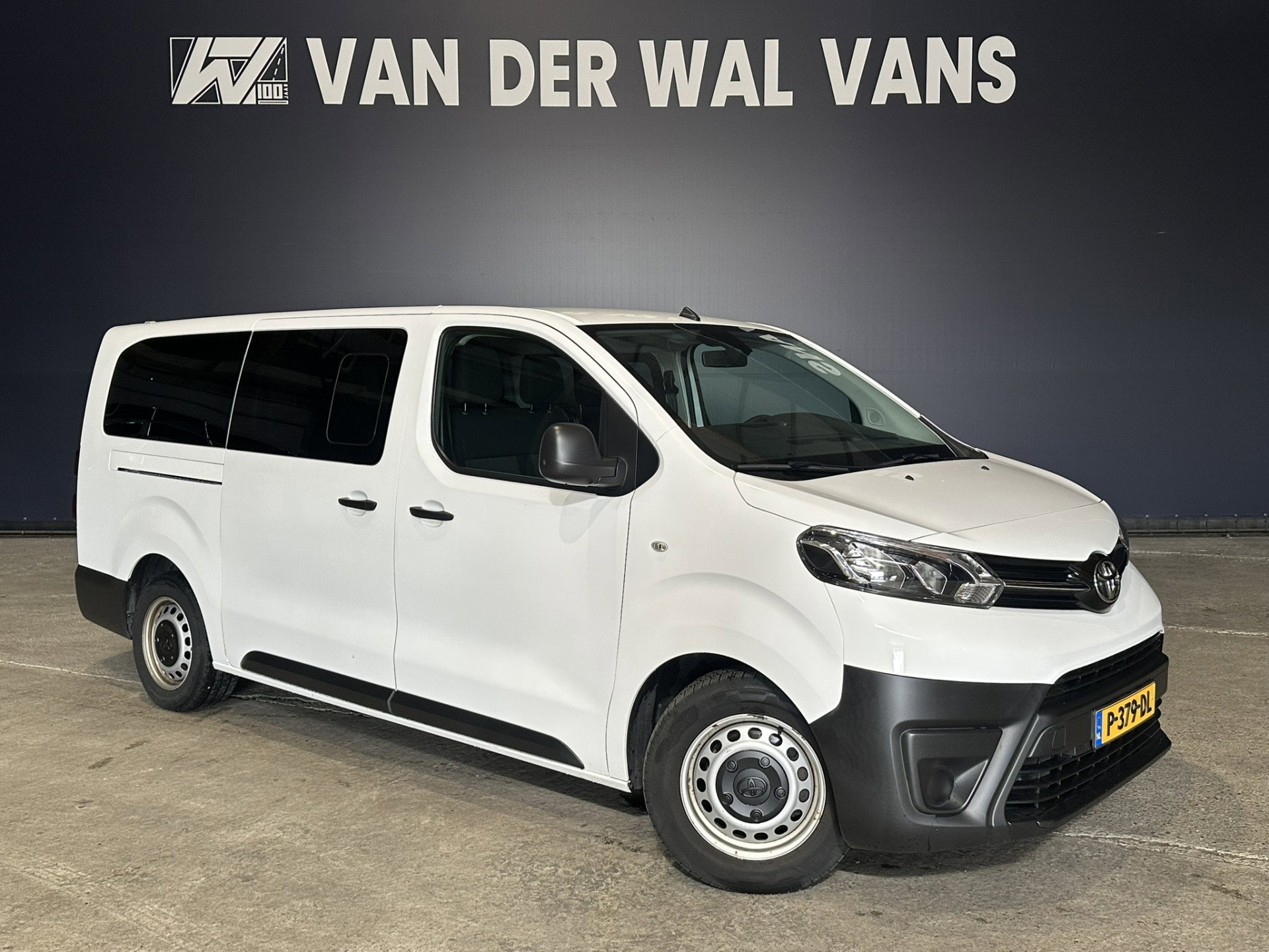 Toyota ProAce Shuttle 1.5 D-4D 120pk L3H1 Personenbus 9 Zitplaatsen Euro6 Airco | Navigatie | Apple Carplay | Cruisecontrol