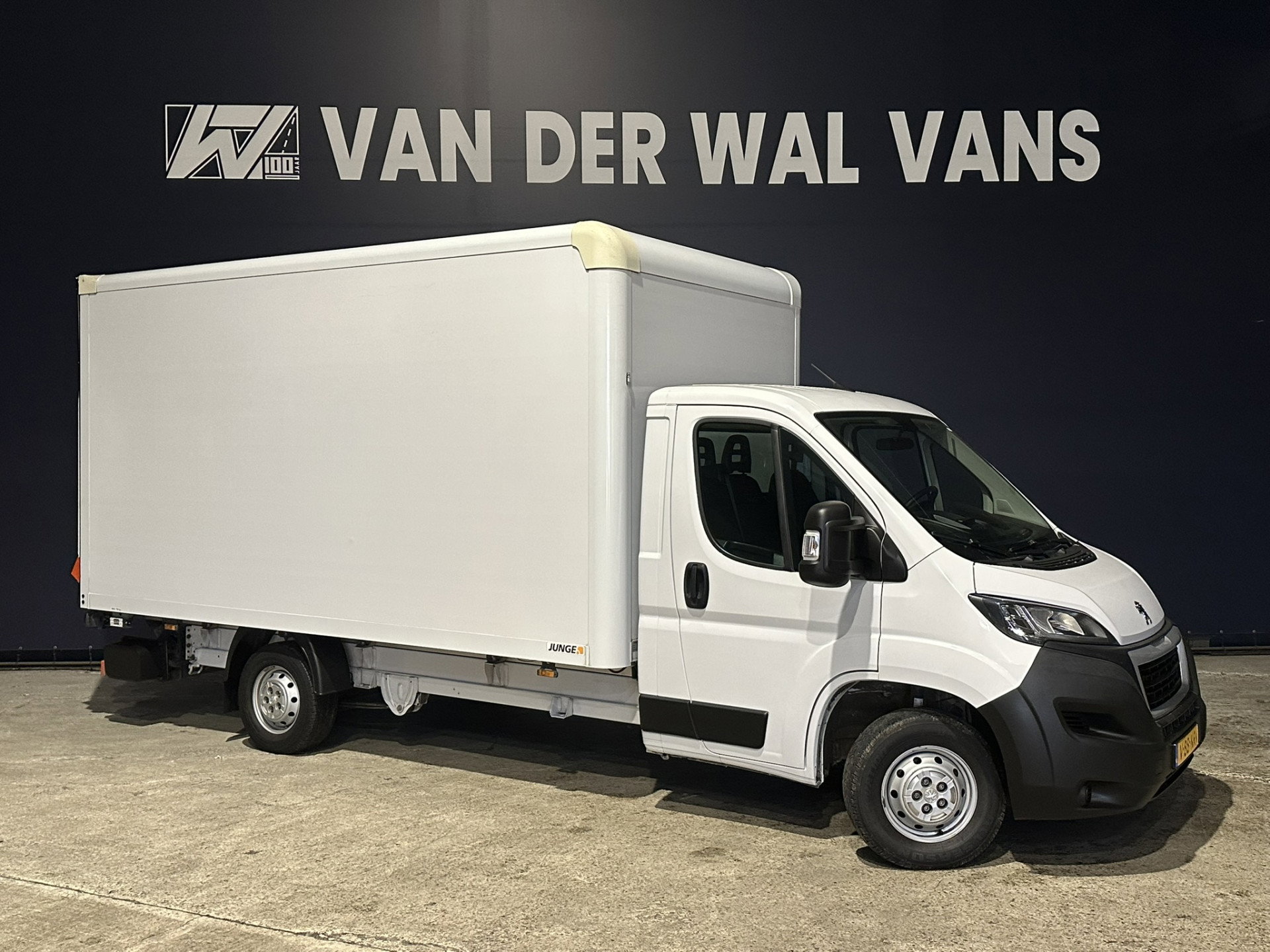 Peugeot Boxer 2.2 BlueHDi 141pk Bakwagen 435cm Lang Laadklep Euro6 Airco | 1085kg laadvermogen | Cruisecontrol