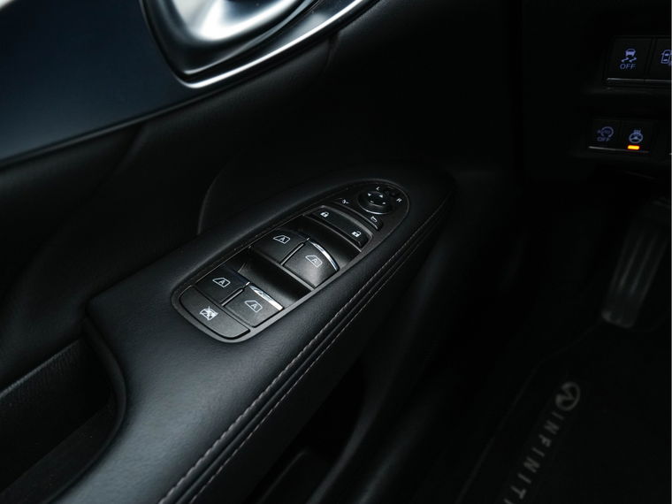 Infiniti Q70