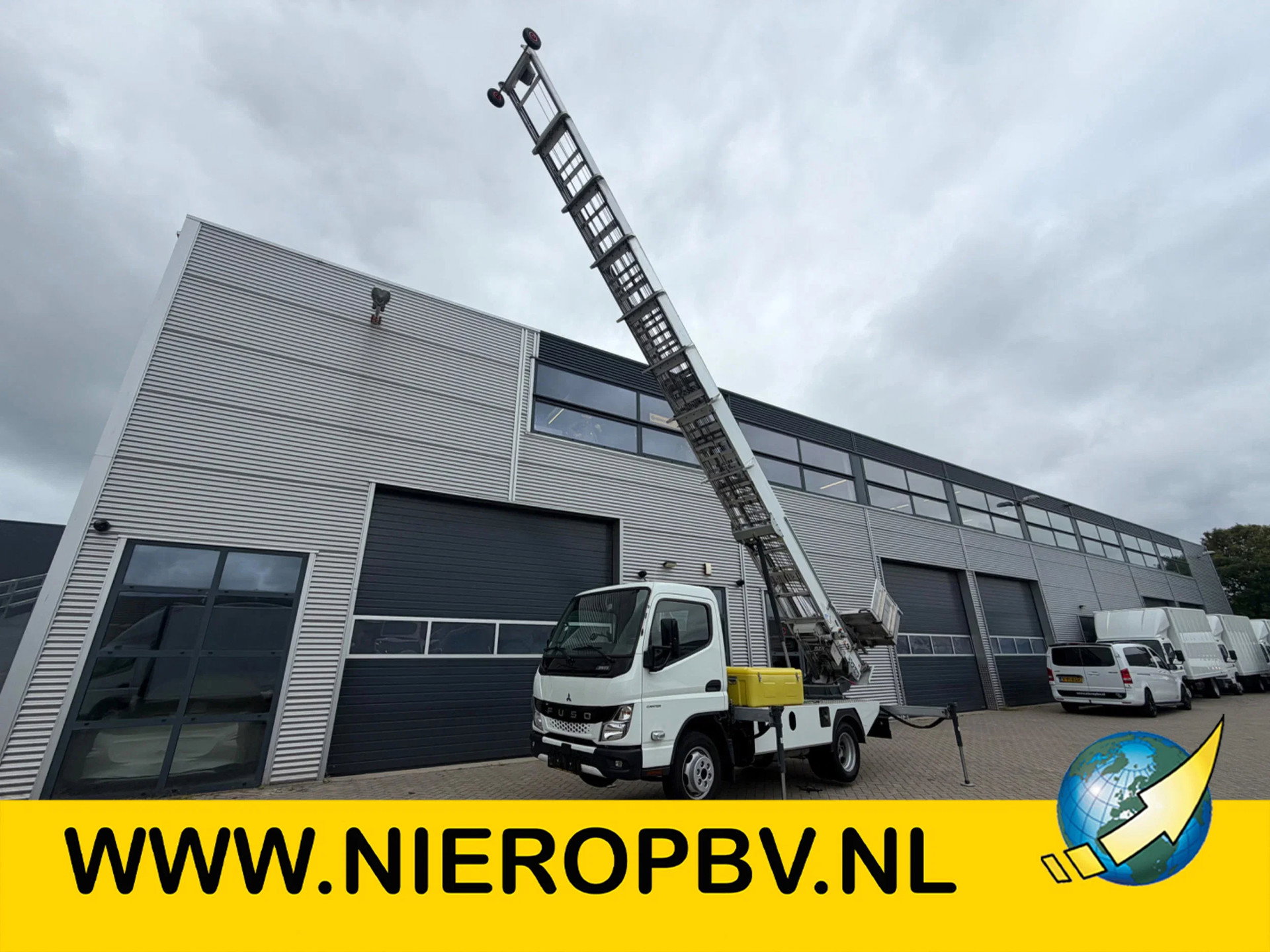 Foto van FUSO Canter