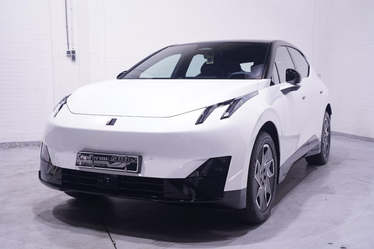 Lynk & Co 02 foto 1
