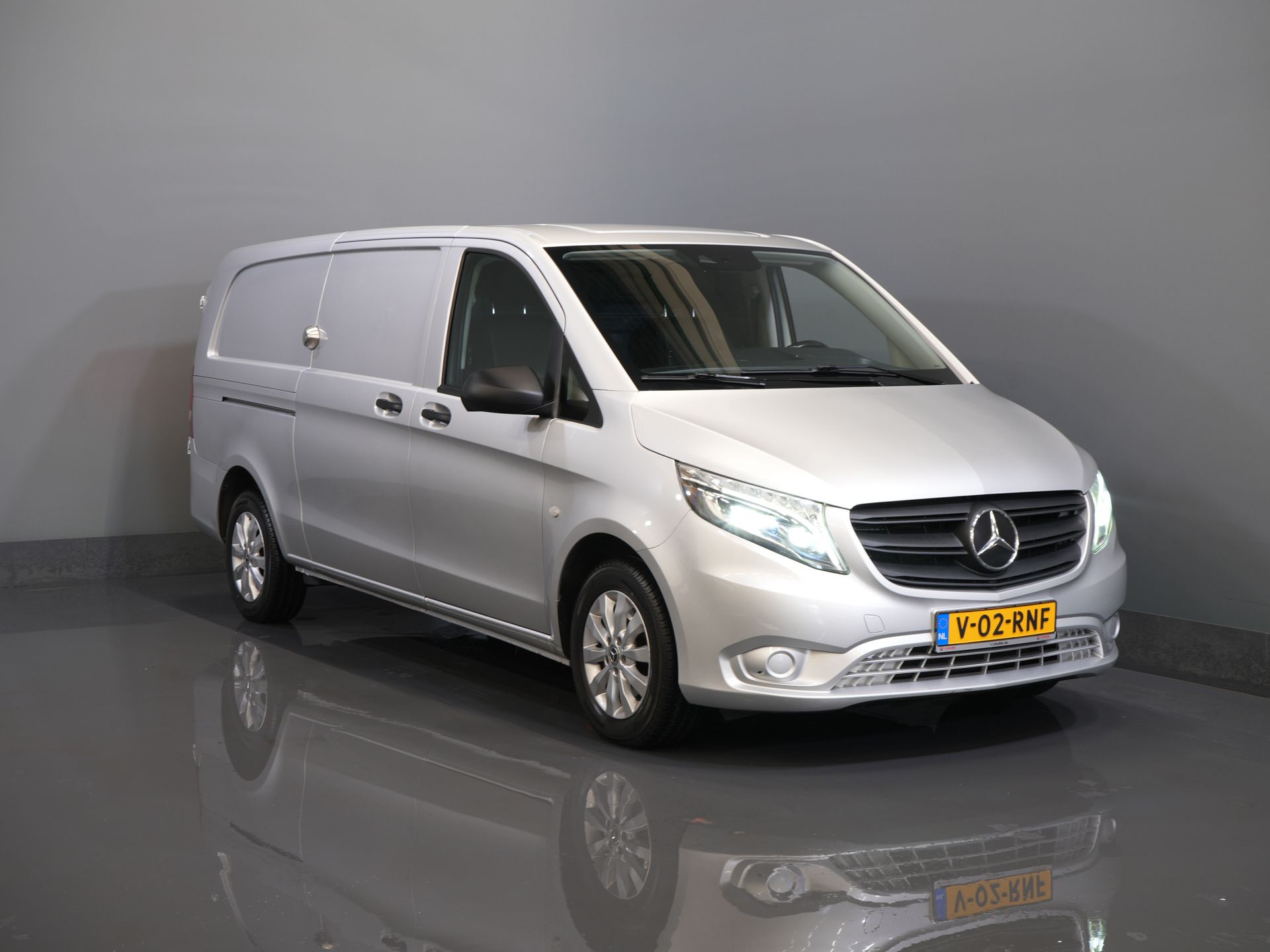 Mercedes-Benz Vito 116 CDI XL L3 Aut. LED/ Standkachel/ Stoelverw./ 2.5T trekverm./ Carplay/ Camera/ LMV/ Cruise/ Trekhaak/ Airco