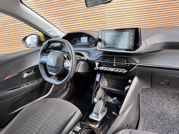Peugeot e-208