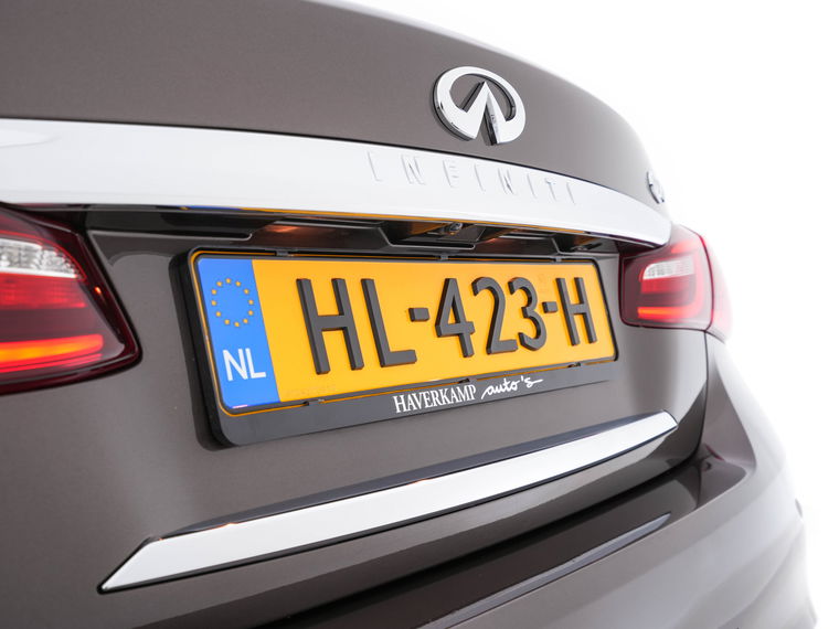 Infiniti Q70