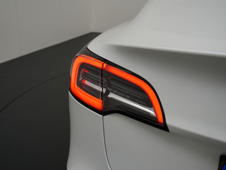 Tesla Model 3 Gerserveerd