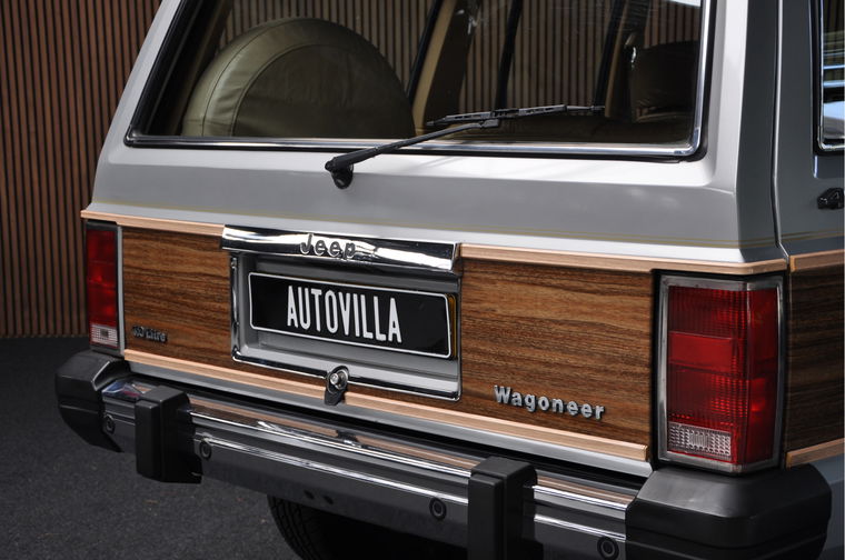 Jeep Wagoneer