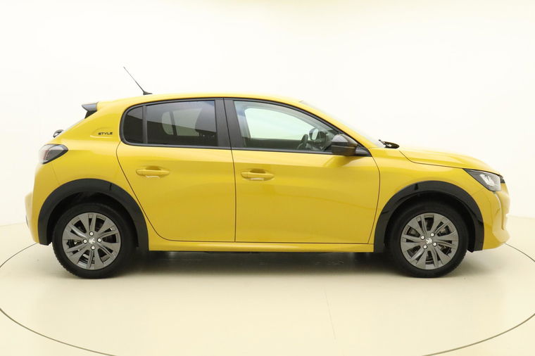 Peugeot e-208