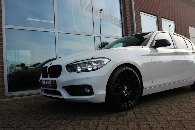 BMW 1-serie 116i F20 Essential Facelift 5-deurs | NL auto | Sportstuur | PDC | Navi | Cruise-control | NAP | Alpinweiss |