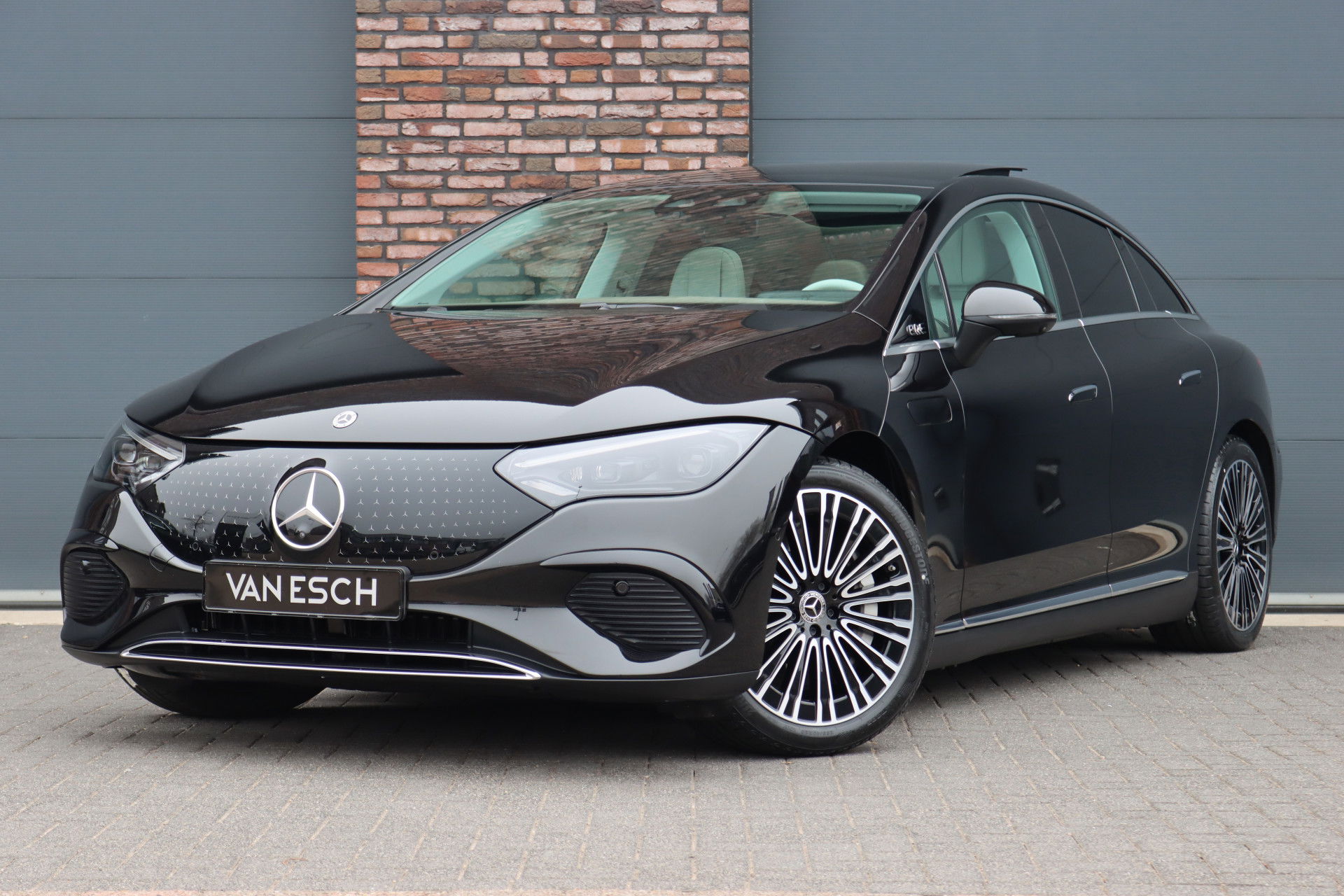 Foto van Mercedes-Benz EQE