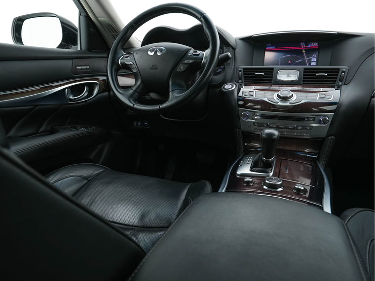 Infiniti Q70