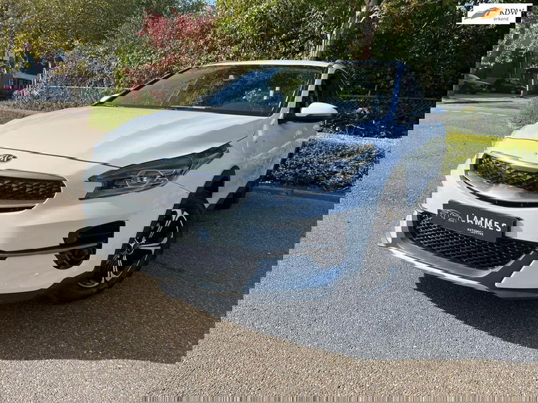 Foto van Kia XCeed 1.6 GDi Plug in Hybride Apple carplay Cruise control Parkeer camera Stoel verwarming