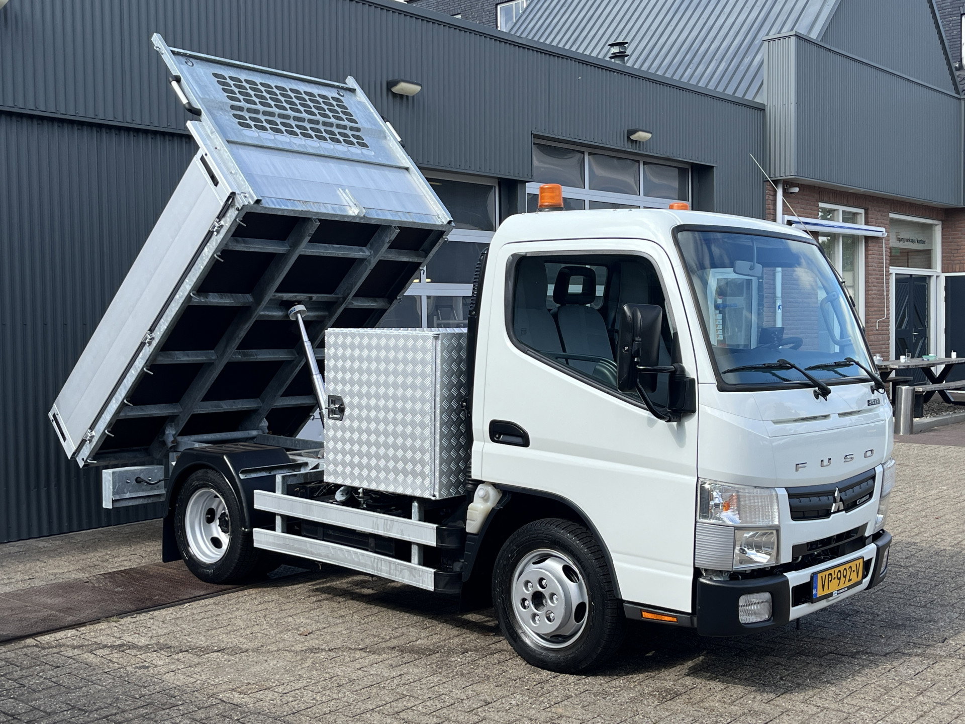 Foto van FUSO Canter