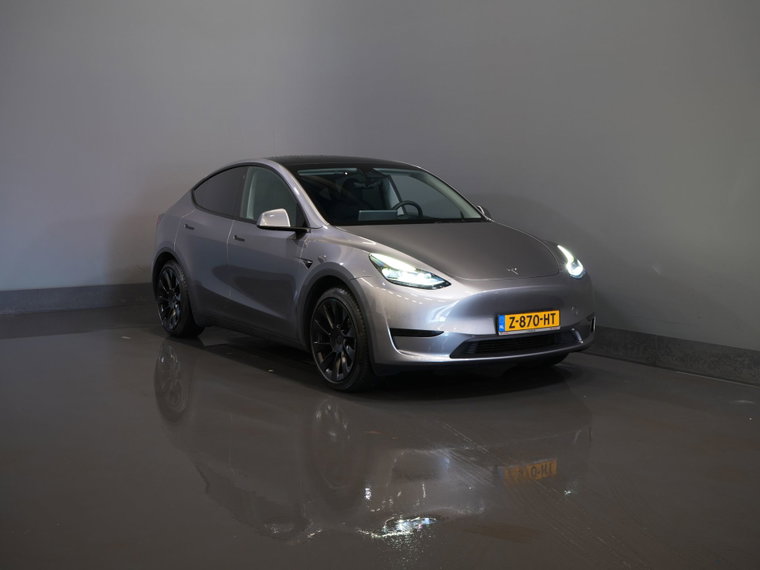 Tesla Model Y foto 1