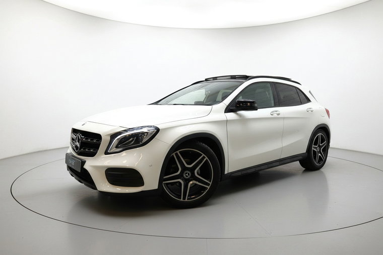 Mercedes-Benz GLA foto 1
