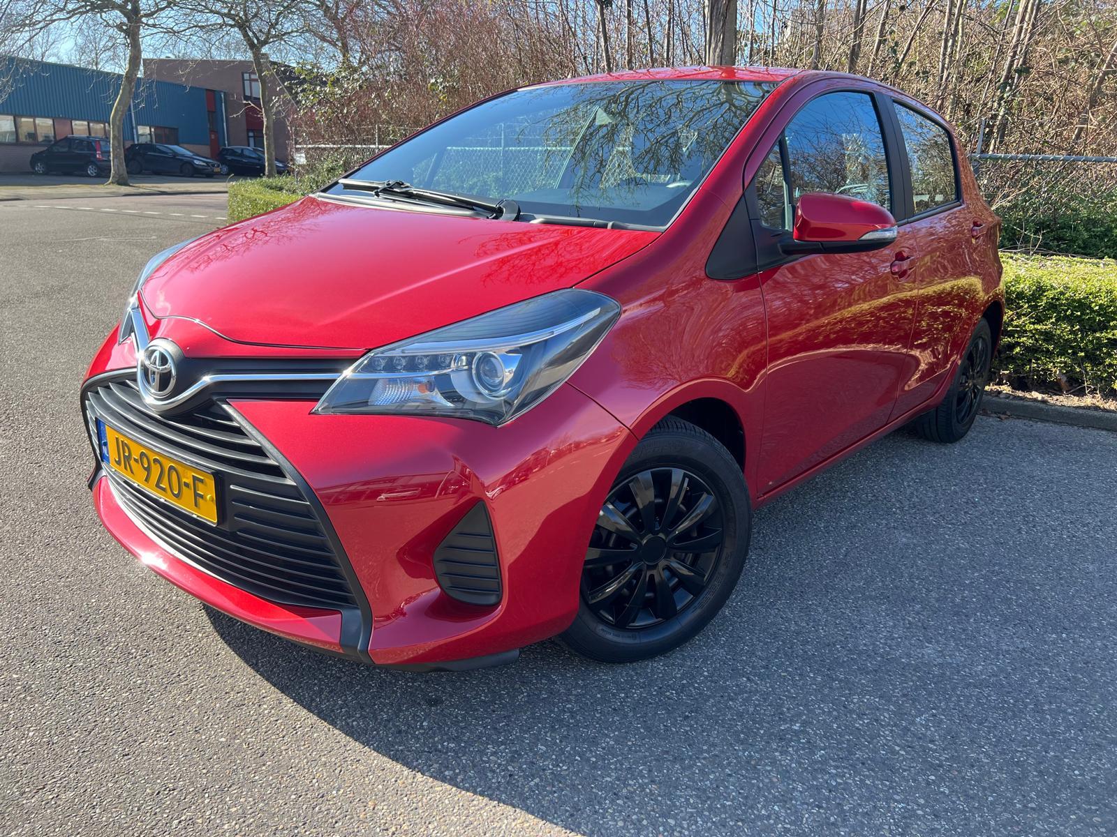 Foto van Toyota Yaris 1.0 VVT-i Now  Lage KM stand 1e eigenaar