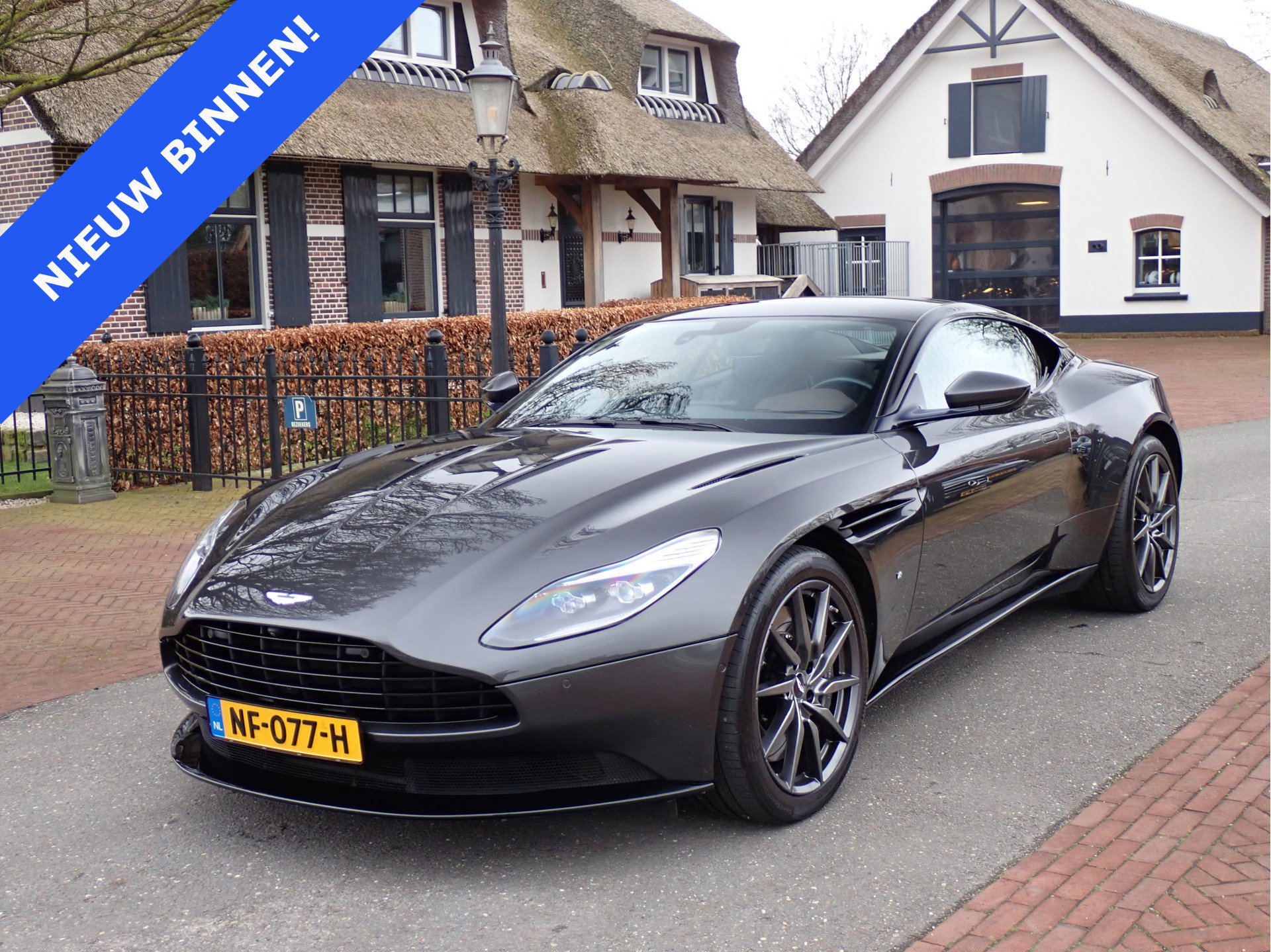 Foto van Aston Martin DB11