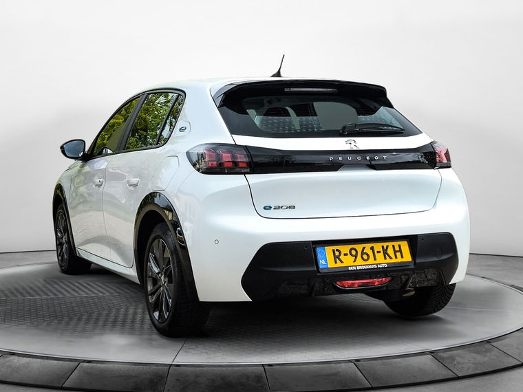 Peugeot e-208