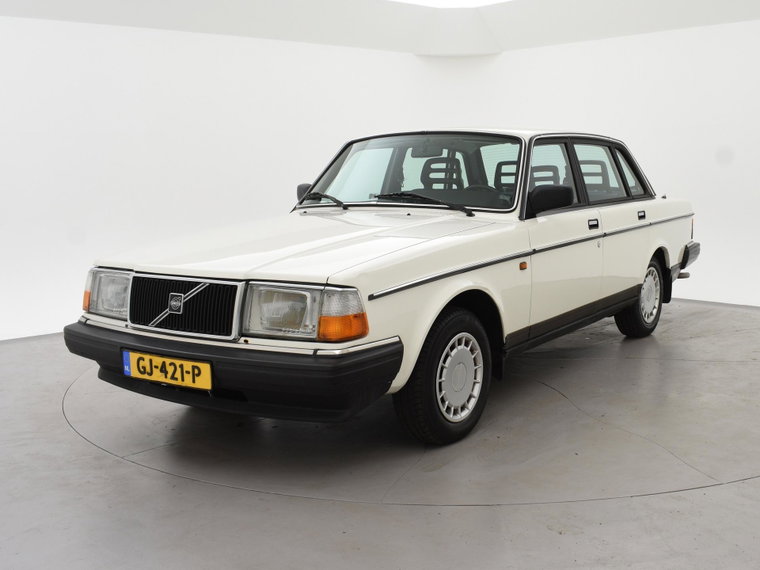 Volvo 240 foto 1