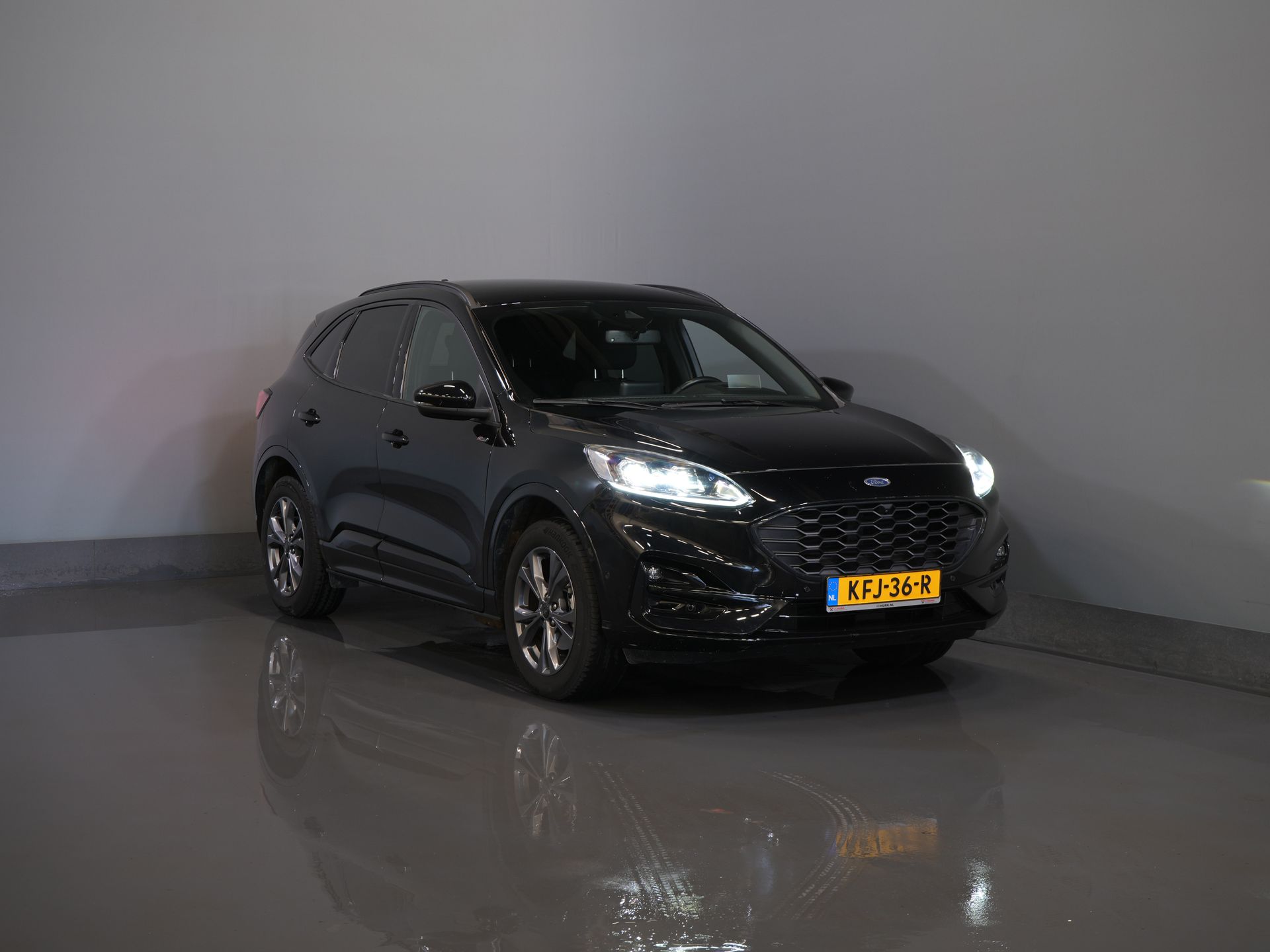 Ford Kuga 2.5 PHEV 225 pk ST-Line LED/ Head-Up/ Adapt.cruise/ Keyless/ Elek.klep/ Stoelverw/ Stuurverw./ Carplay/ Navi/ Climate/ PDC