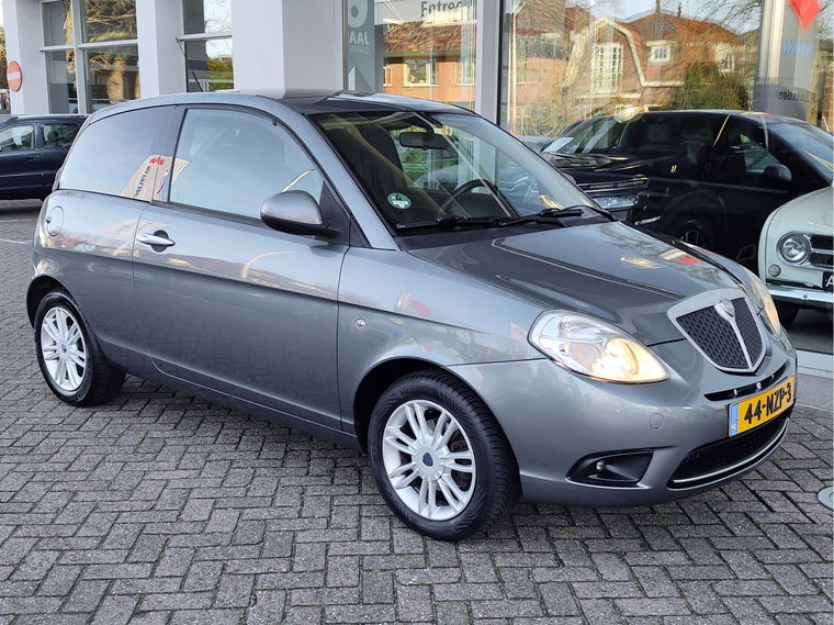 Lancia Ypsilon
