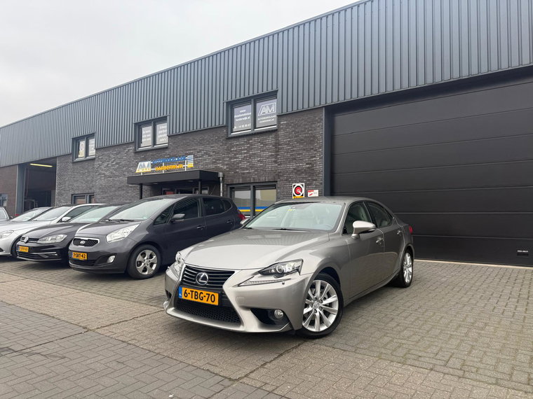 Lexus IS