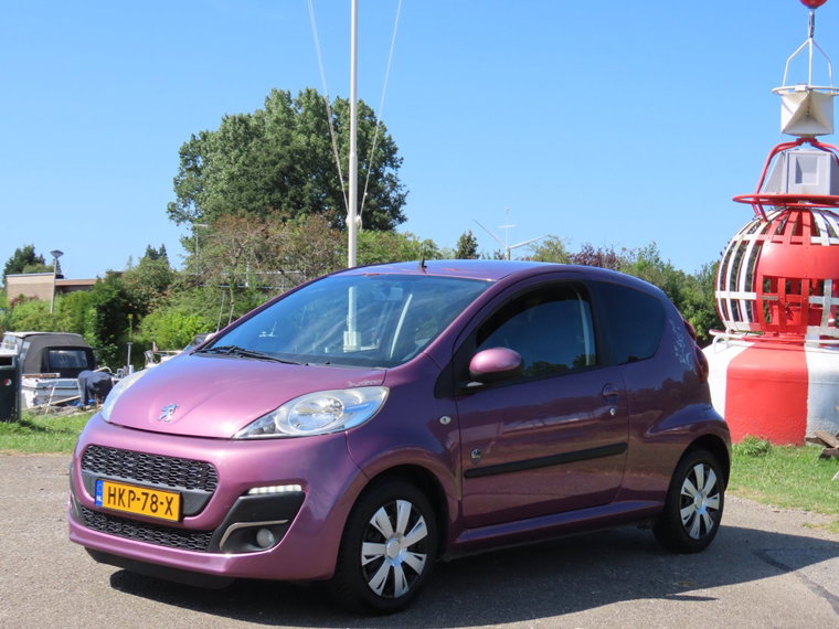 Peugeot 107 foto 1