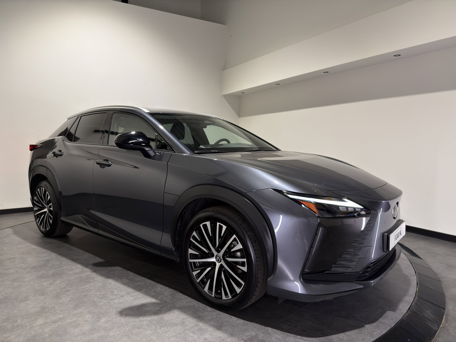 Foto van Lexus RZ