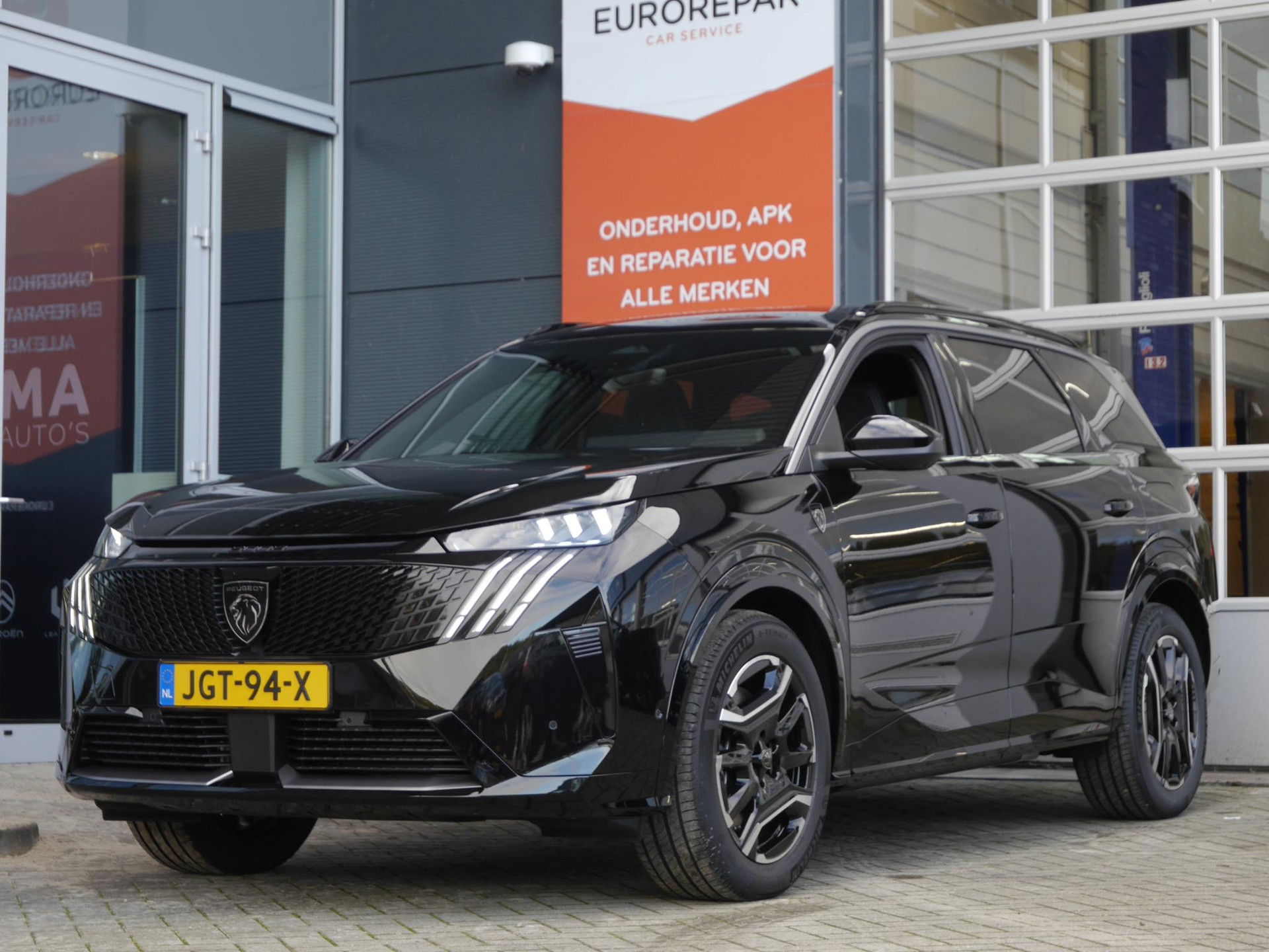 Foto van Peugeot E-5008