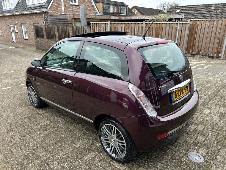 Lancia Ypsilon