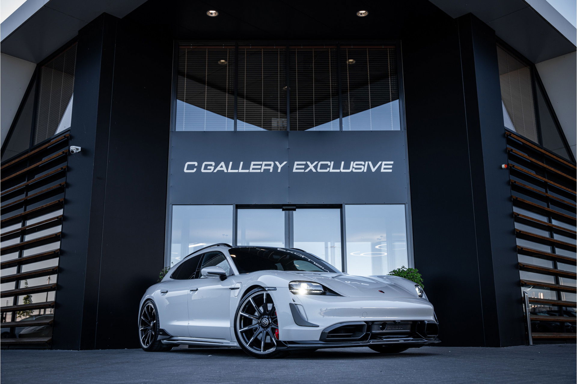 Foto van Porsche Taycan Sport Turismo