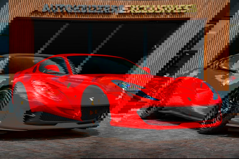 Foto van Ferrari 812