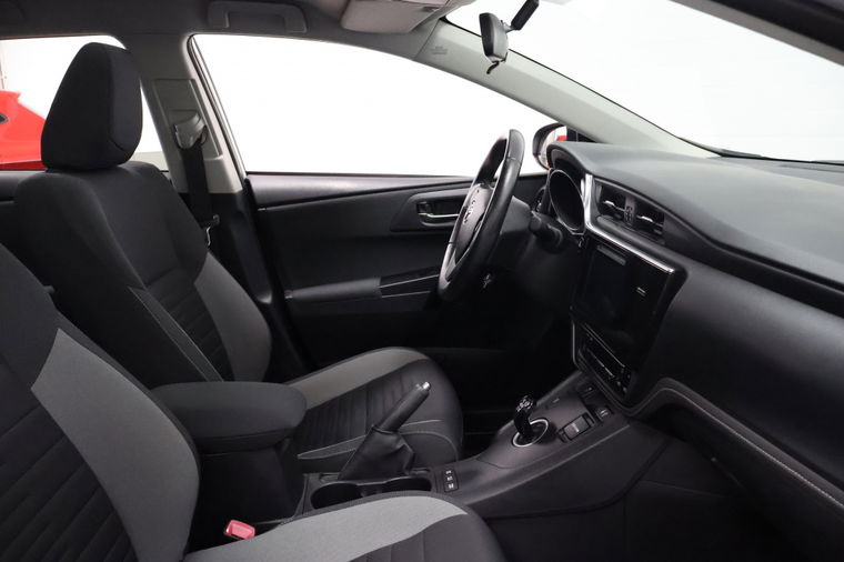 Toyota Auris Touring Sports
