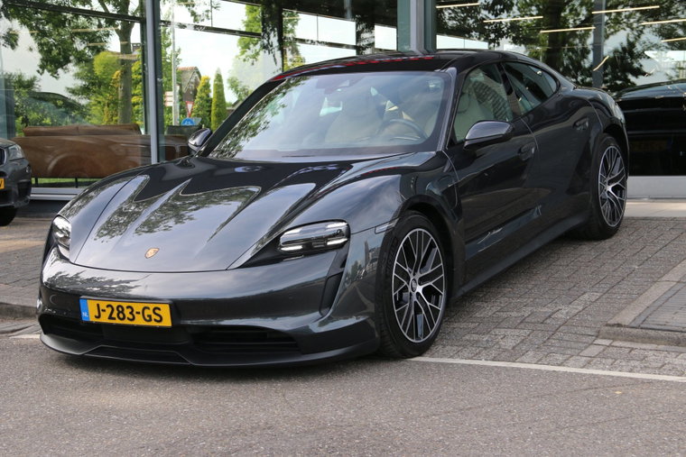 Foto van Porsche Taycan