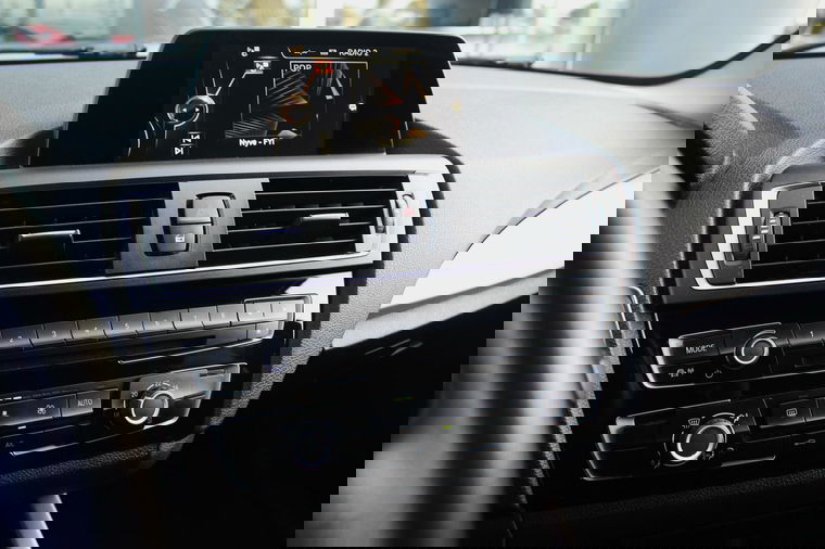 BMW 1-serie 116i F20 Essential Facelift 5-deurs | NL auto | Sportstuur | PDC | Navi | Cruise-control | NAP | Alpinweiss |