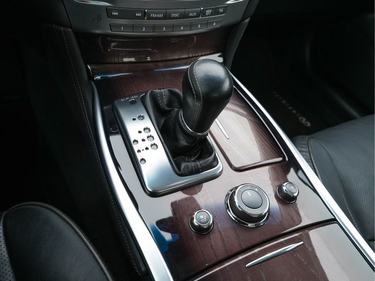 Infiniti Q70
