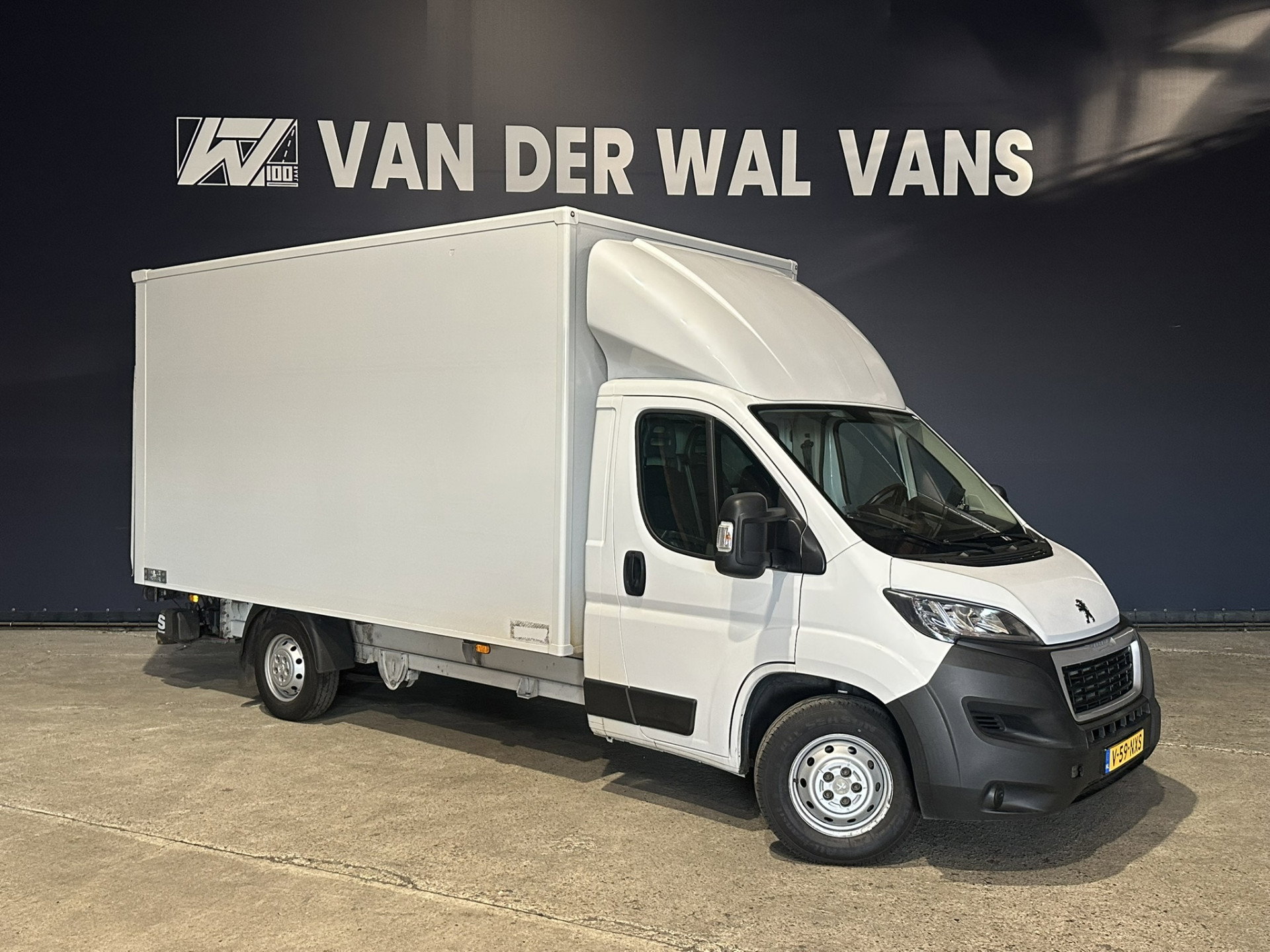 Peugeot Boxer 2.2 BlueHDi 141pk Bakwagen 428cm Lang Laadklep Euro6 Airco | Camera | 1085kg laadvermogen