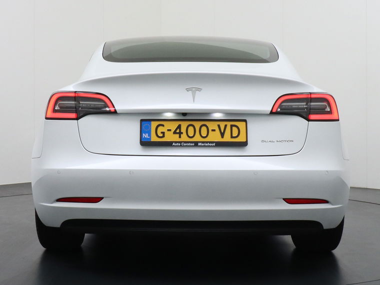 Tesla Model 3 Gerserveerd