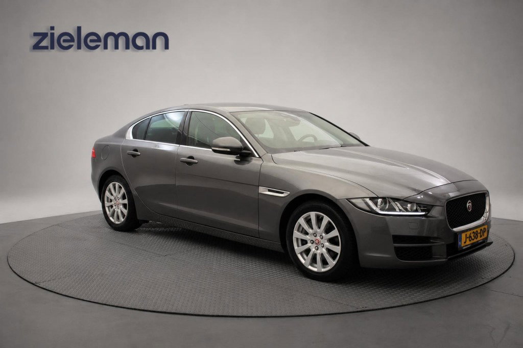 Foto van Jaguar XE