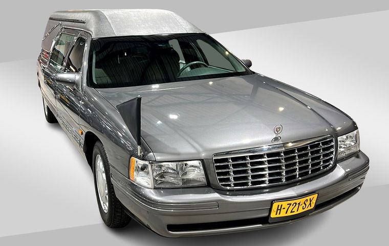 Cadillac Rouwauto || Begrafenisauto || Lijkwagen 4.6 Automaat. In bijzonder nette staat, perfect onderhouden, Northstar V8 motor, lage