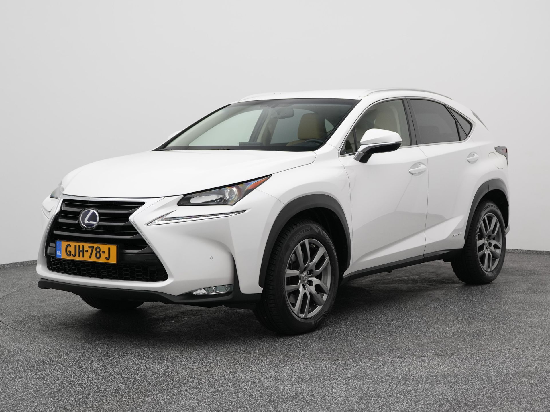 Foto van Lexus NX